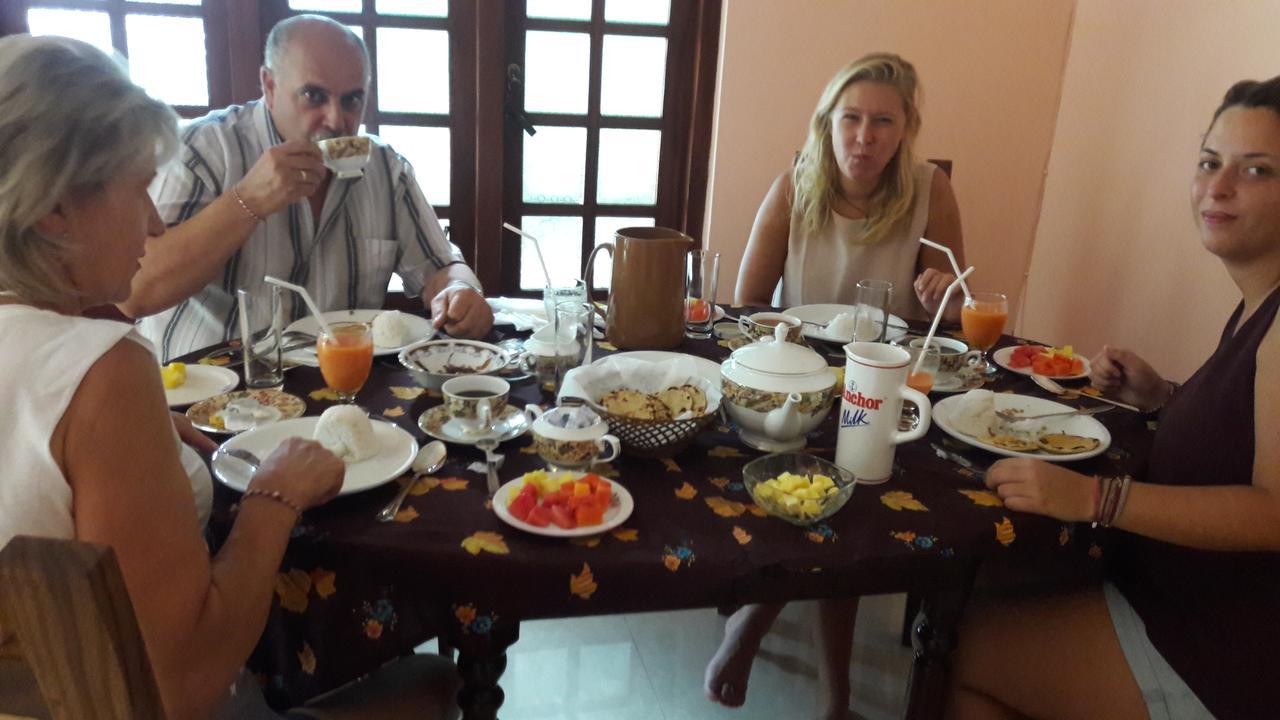 Apple Sara Home Stay Kandy Exteriör bild