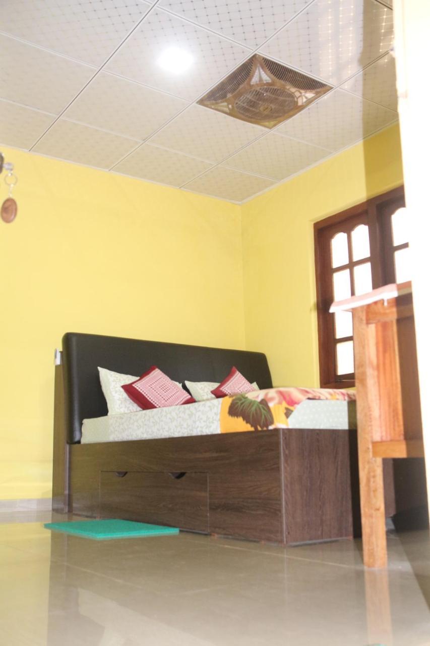 Apple Sara Home Stay Kandy Exteriör bild